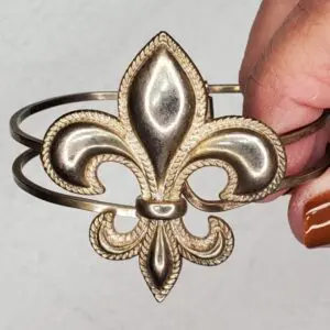Decorative bracelet with fleur-de-lis design.