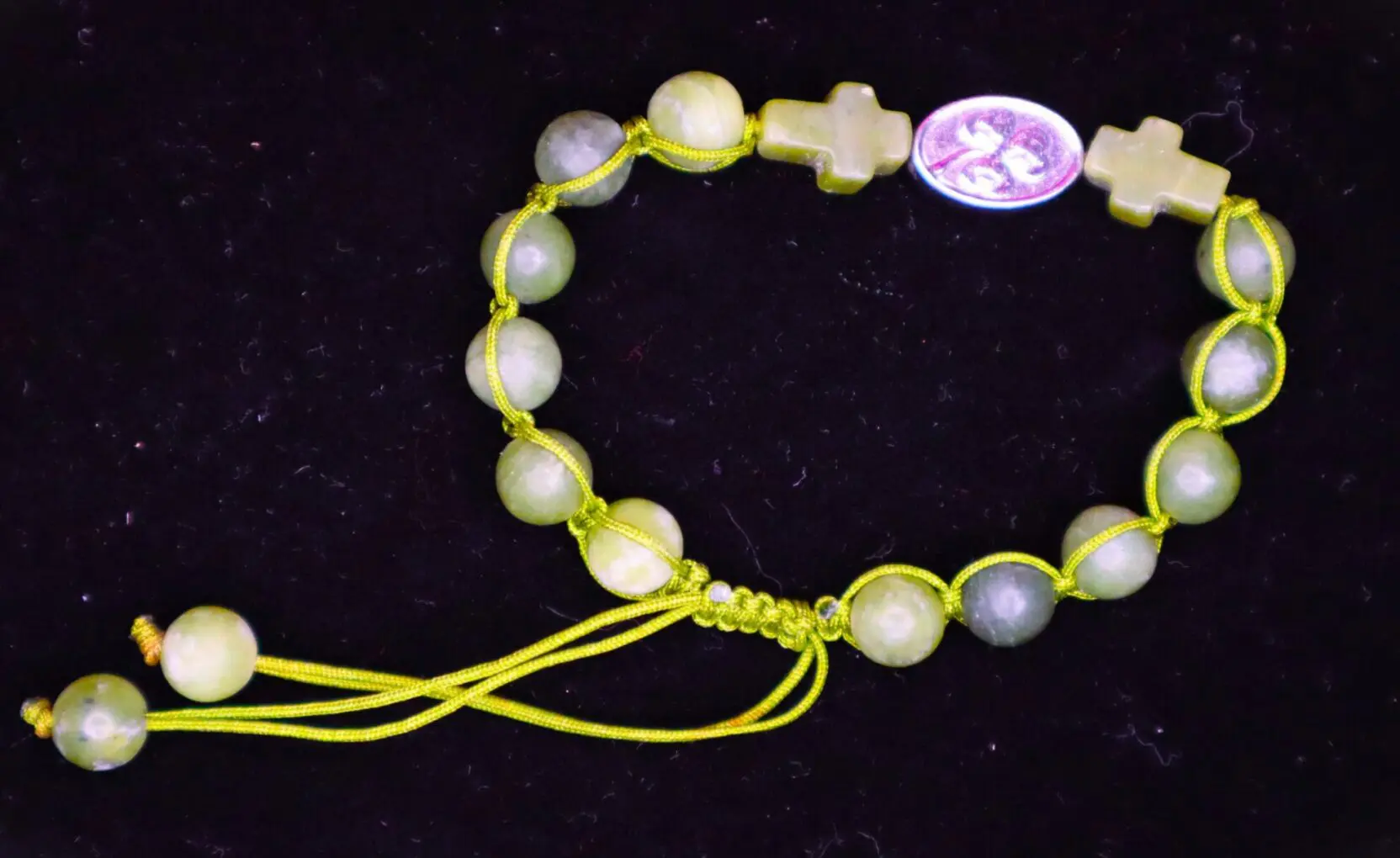 Stylish green jade bead bracelet